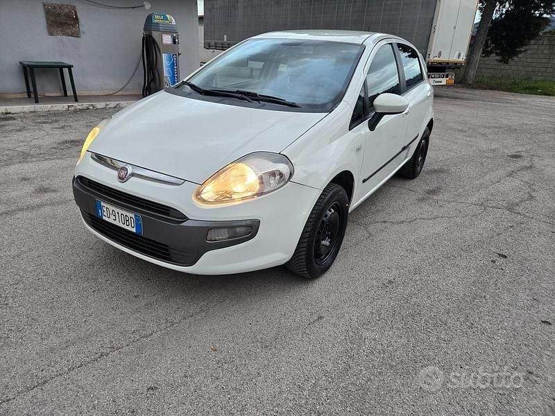 Usata Fiat Grande Punto Active 69 CV (50 kW) 2010 Bianco Utilitaria