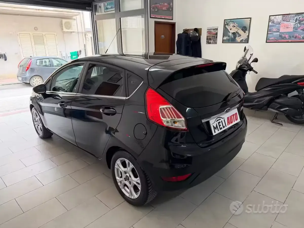 Usata Ford Fiesta Titanium 75 CV (55 kW) 2016 Nero Utilitaria