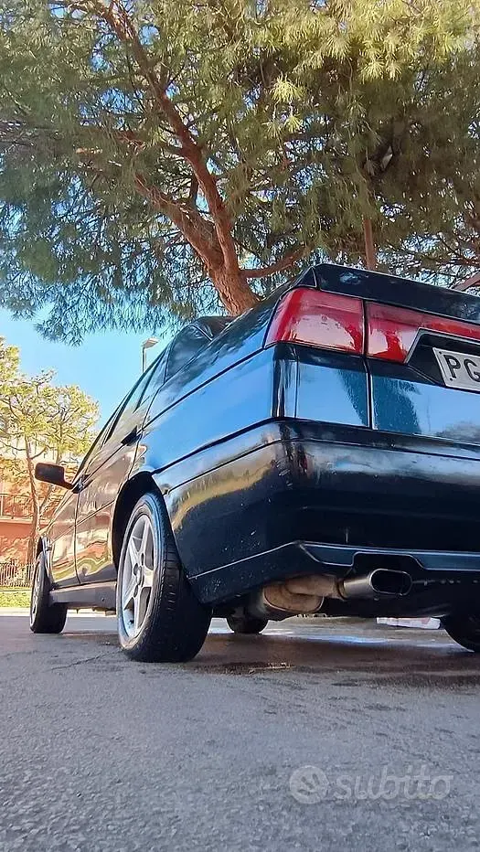 Usata Alfa Romeo 155 116 CV (85 kW) 1993 Bluazzurro Berlina