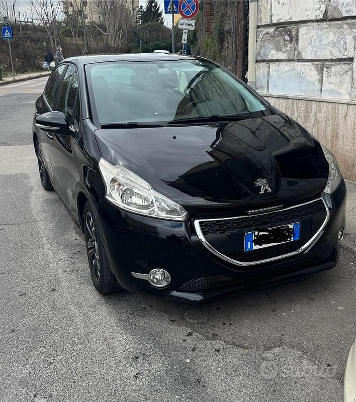 Usata Peugeot 208 68 CV (50 kW) 2015 Nero Utilitaria