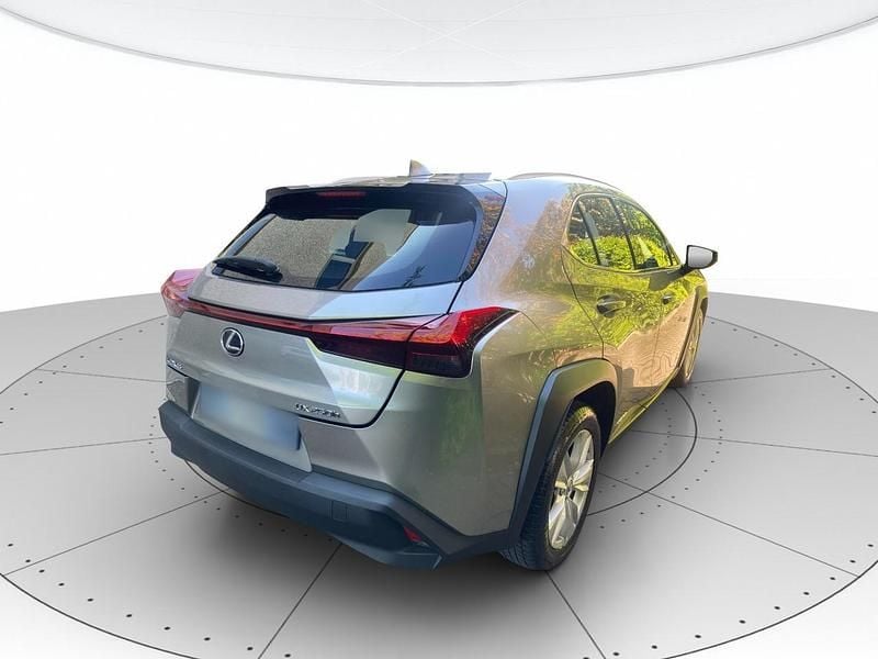 Usata Lexus UX 250h Business Edition 146 CV (107 kW) 2022 Argento SUV