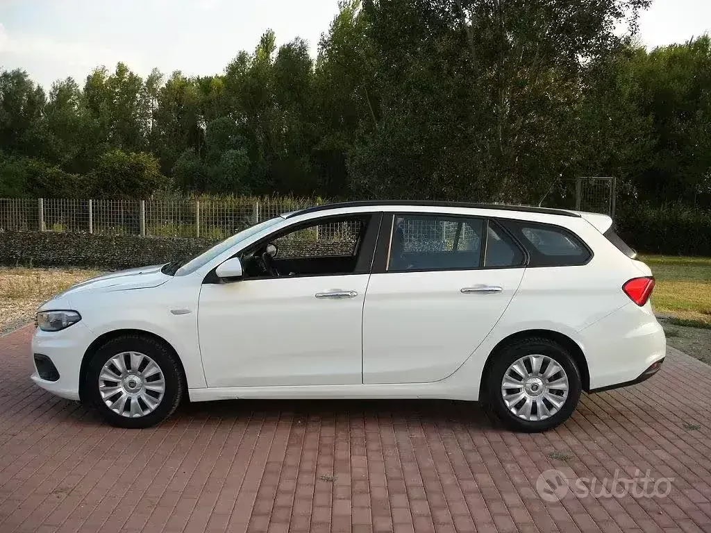 Usata Fiat Tipo Easy 120 CV (88 kW) 2016 Bianco pastello Station wagon