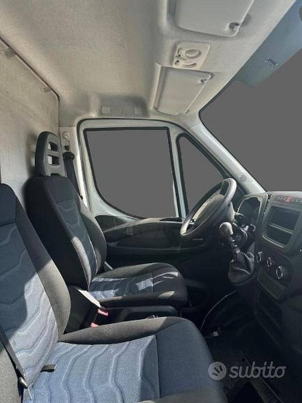 Usata Iveco Daily 116 CV (85 kW) 2018 Bianco Furgone