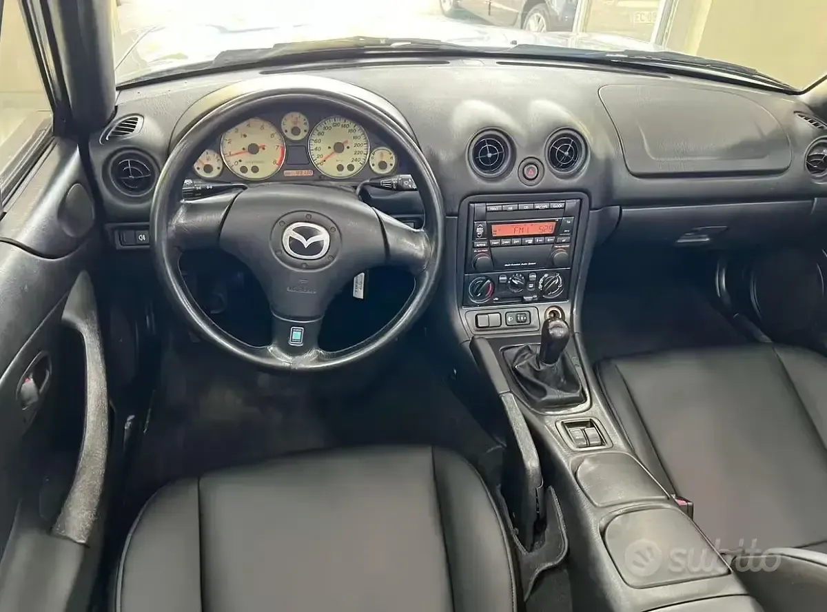 Usata Mazda MX5 110 CV (80 kW) 2001 Grigio Cabrio