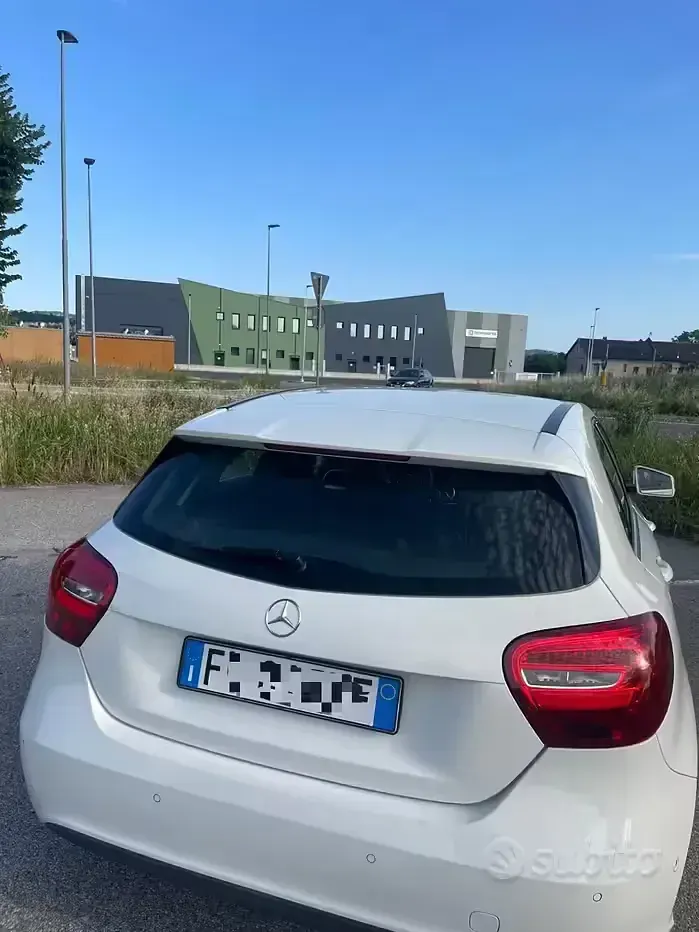 Usata Mercedes A180 Style 109 CV (80 kW) 2016 Bianco Utilitaria