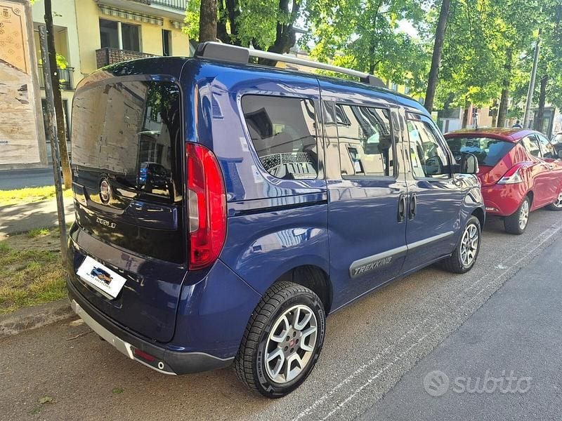 Usata Fiat Doblò Trekking 120 CV (88 kW) 2018 Blu Monovolume