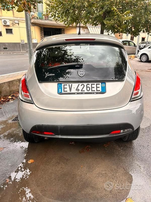 Usata Lancia Ypsilon 85 CV (62 kW) 2014 Grigio Utilitaria