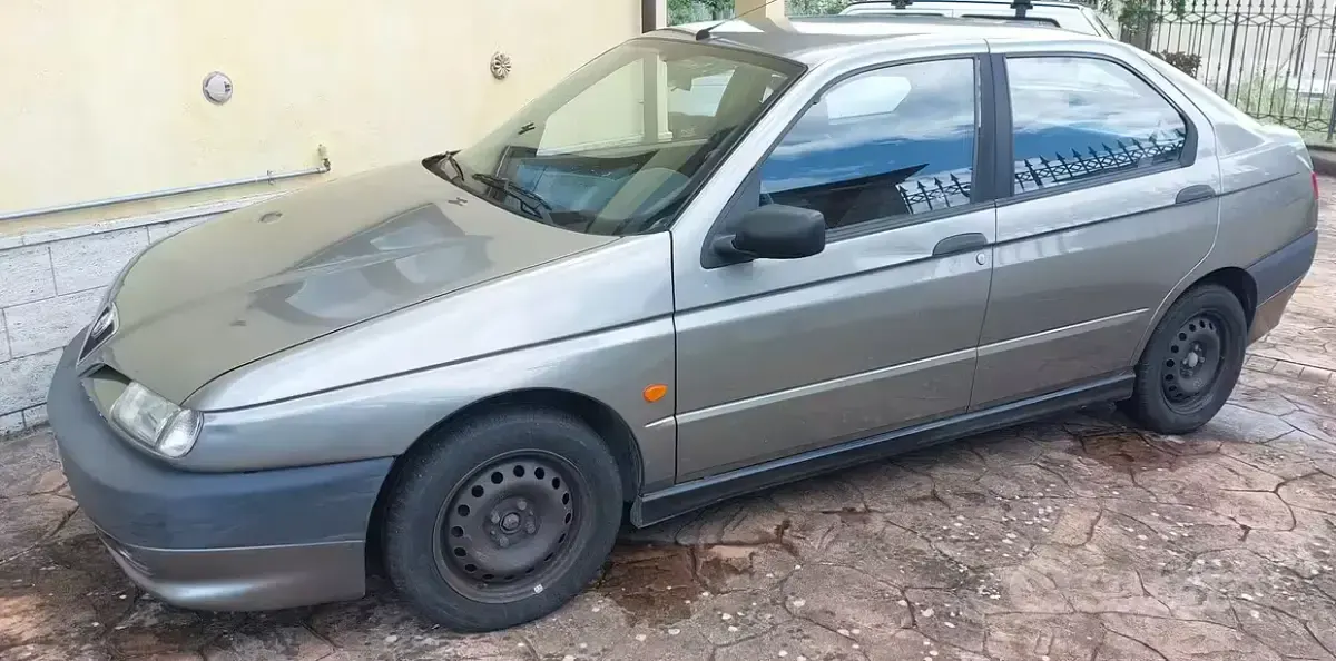 Usata Alfa Romeo 146 103 CV (75 kW) 1995 Grigio Utilitaria