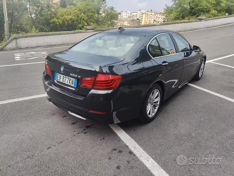 Usata BMW 520 Luxury Line 184 CV (135 kW) 2014 Nero Berlina