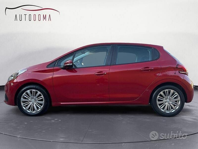 Bordeaux Usata 2018 Peugeot 208 Active Due volumi | 8500 € (Buon prezzo) - Immagine 1/4