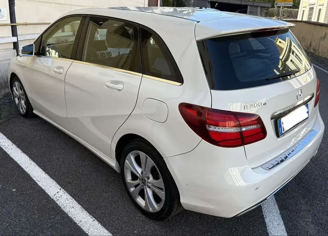 Begagnad Mercedes B200 Executive 136 HK (100 kW) 2018 Minibuss