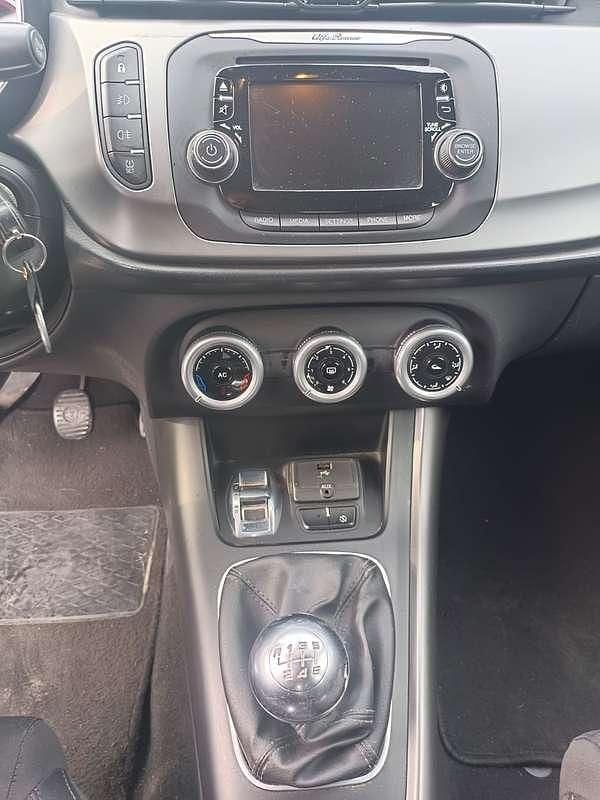 Usata Alfa Romeo Giulietta Business 105 CV (77 kW) 2013 Argento Utilitaria