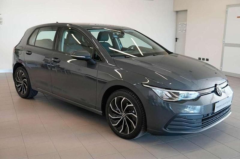 Usata VW Golf VIII Life 116 CV (85 kW) 2022 Dolphin grey Berlina