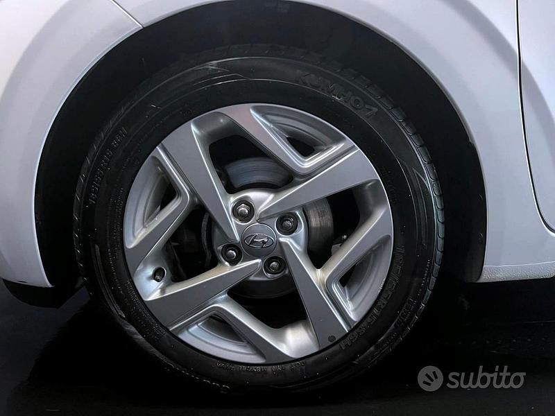 Usata Hyundai i10 67 CV (49 kW) 2023 Bianco Utilitaria