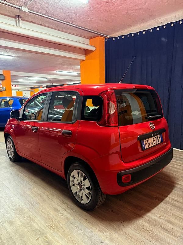 Usata Fiat Panda 69 CV (50 kW) 2017 Rosso Utilitaria