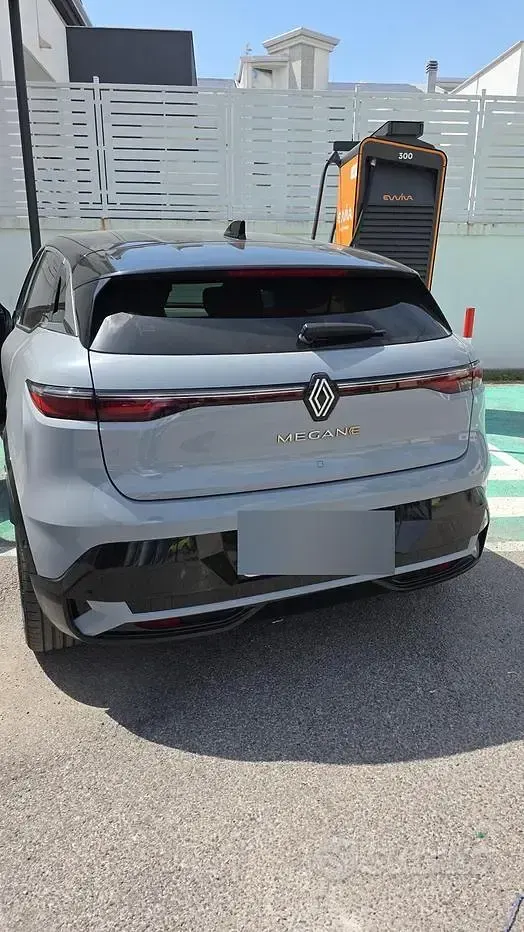 Usata Renault Megane E-Tech 55 kW (75 CV) 2022 Grigio Berlina