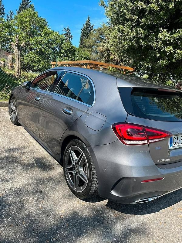 Usata Mercedes A180 AMG line 116 CV (85 kW) 2020 Grigio Berlina