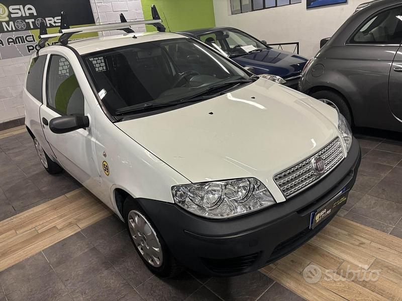 Usata Fiat Punto 69 CV (50 kW) 2009 Bianco Utilitaria