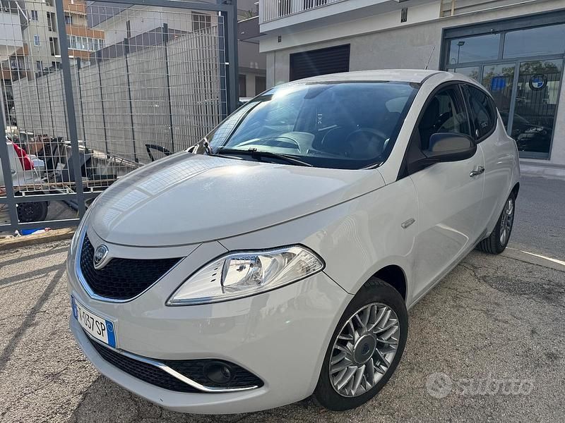 Usata Lancia Ypsilon Platinum 69 CV (50 kW) 2018 Grigio Utilitaria
