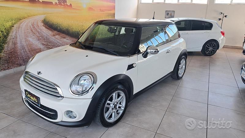 Usata Mini Cooper D 111 CV (81 kW) 2011 Beige Utilitaria