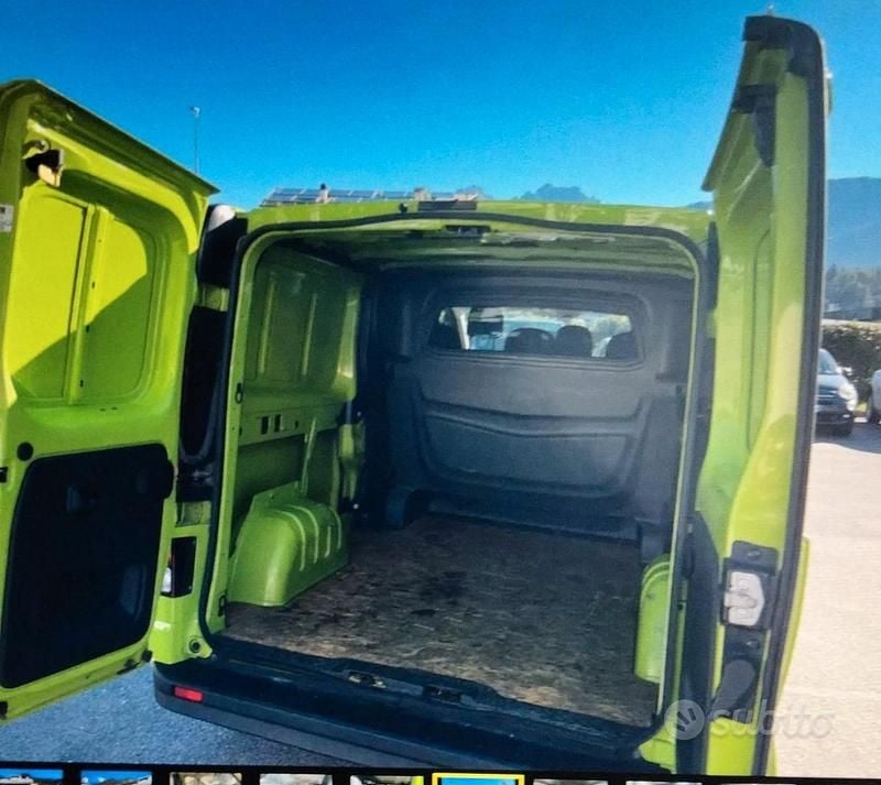 Usata Opel Vivaro 145 CV (106 kW) 2017 Verde Monovolume