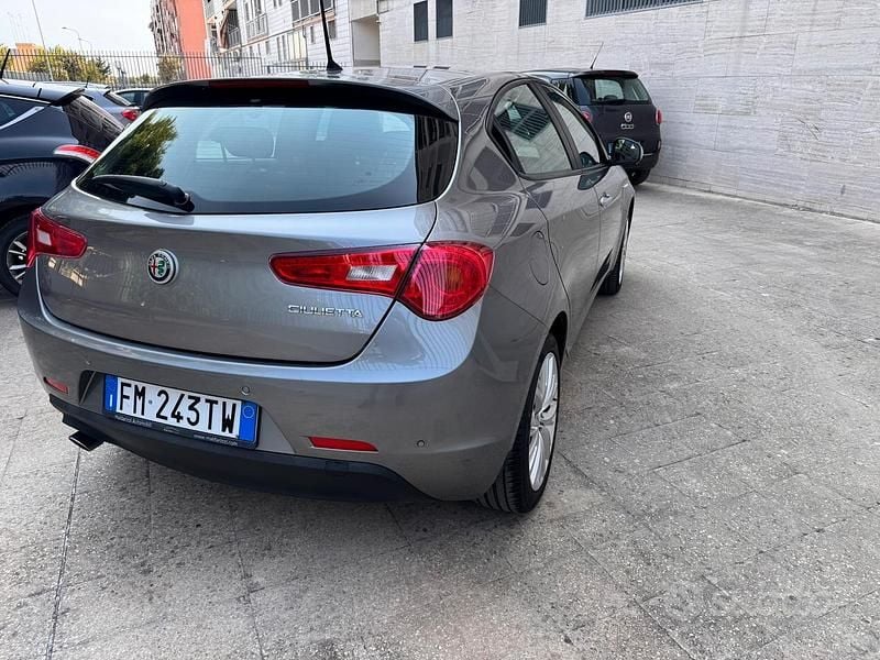 Usata Alfa Romeo Giulietta Super 120 CV (88 kW) 2018 Grigio Berlina