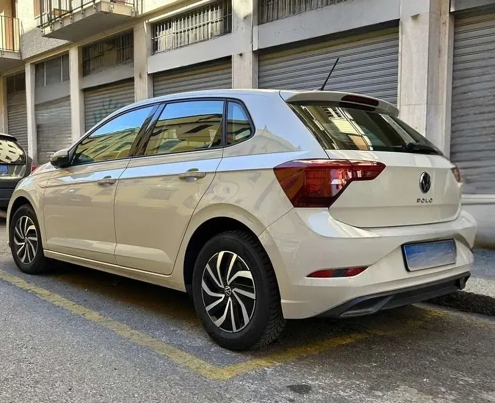Usata VW Polo Life 95 CV (69 kW) 2023 Bianco Utilitaria