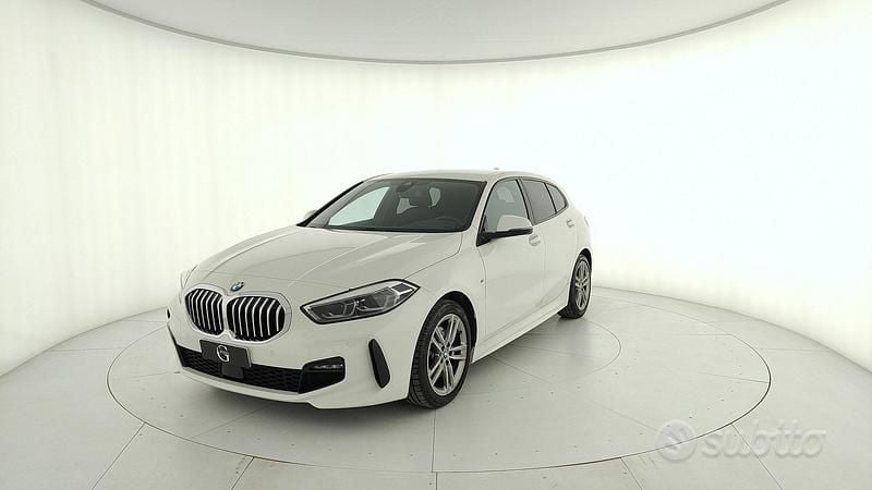 Grigio Usata 2020 BMW 118 M Sport Due volumi | 27.800 € (Buon prezzo) - Immagine 1/4