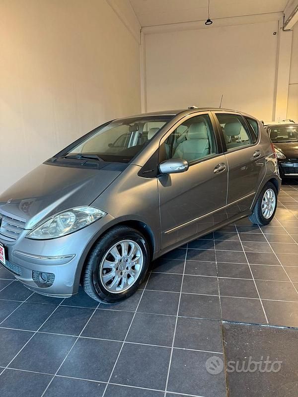 Grigio Usata 2006 Mercedes A150 Avantgarde Tre volumi | 2999 € (Buon prezzo) - Immagine 1/4