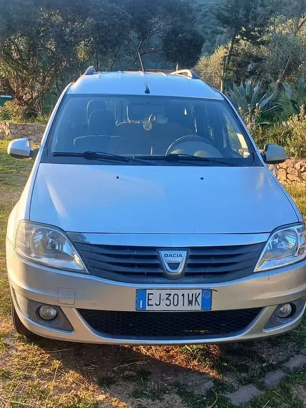 Usata Dacia Logan Ambiance 84 CV (61 kW) 2011 Argento Station wagon