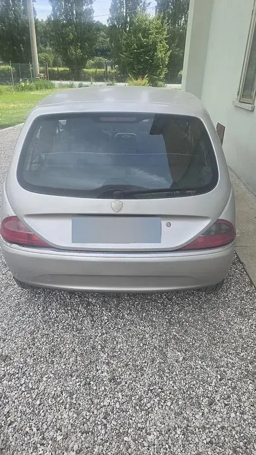 Usata Lancia Ypsilon 60 CV (44 kW) 2004 Grigio Utilitaria