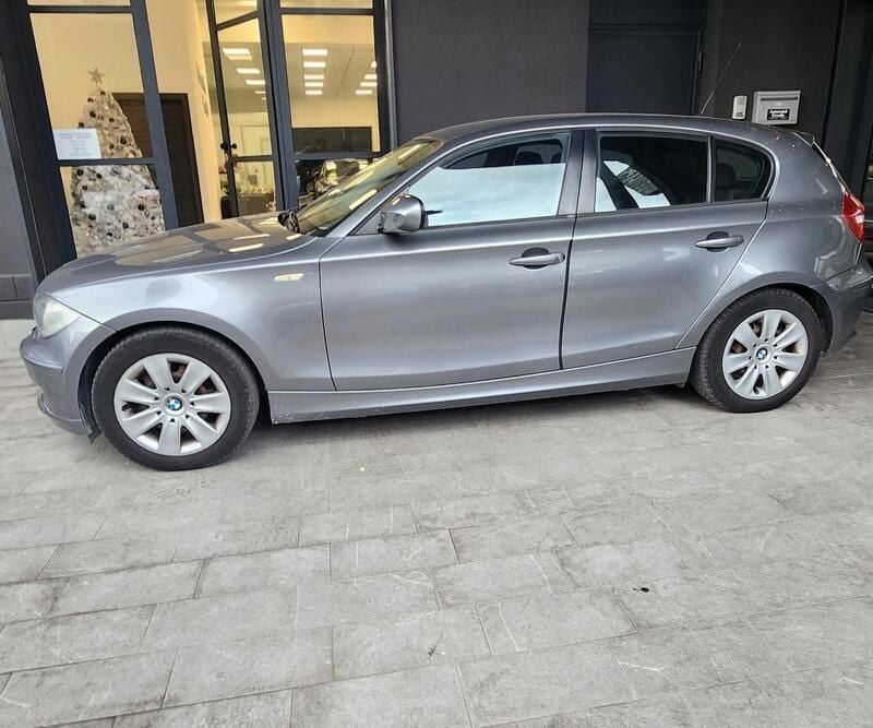 Gebraucht BMW 118 142 PS (104 kW) 2011 Grau Kleinwagen