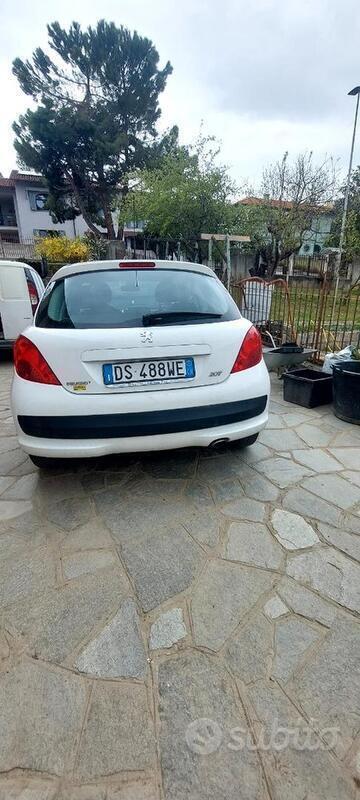 Usato 2009 Peugeot 207 1.4 Benzin 95 CV (3.700 €)