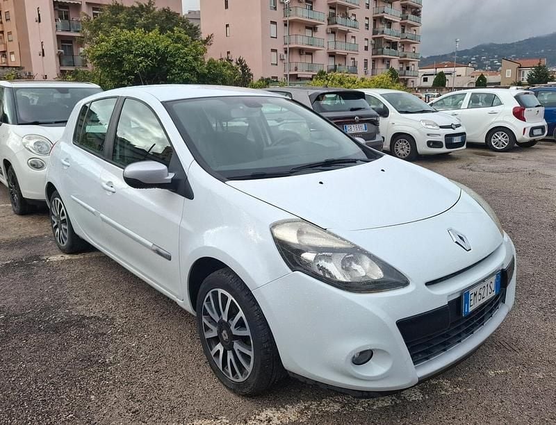 Usata Renault Clio IV Dynamique 89 CV (65 kW) 2012 Bianco Berlina