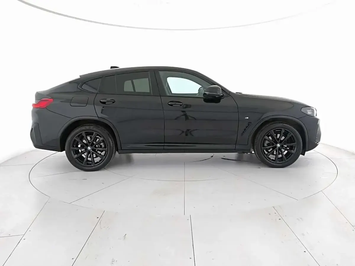 Usata BMW X4 M Sport 190 CV (139 kW) 2025 Black sapphire SUV