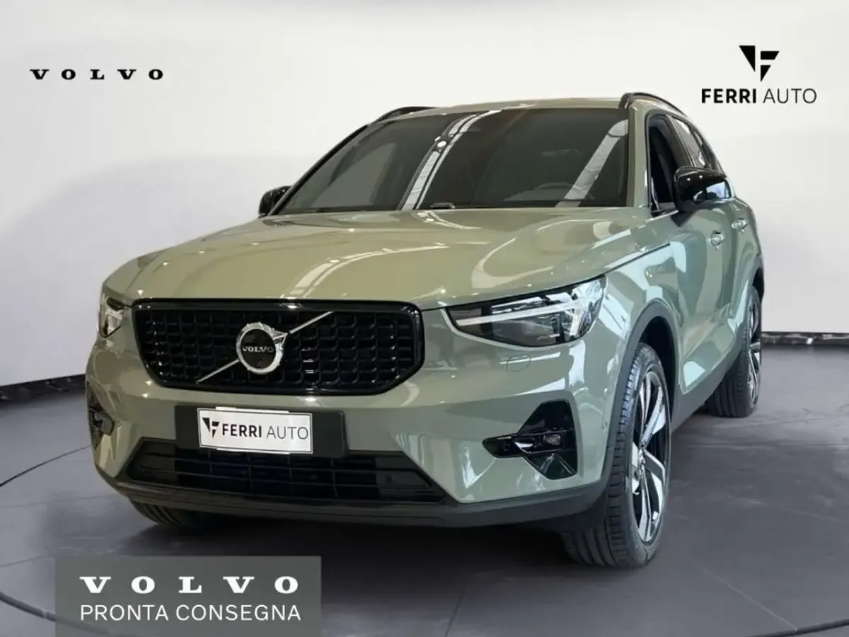 Nuova Volvo XC40 Ultra 163 CV (119 kW) 2026 Verde SUV