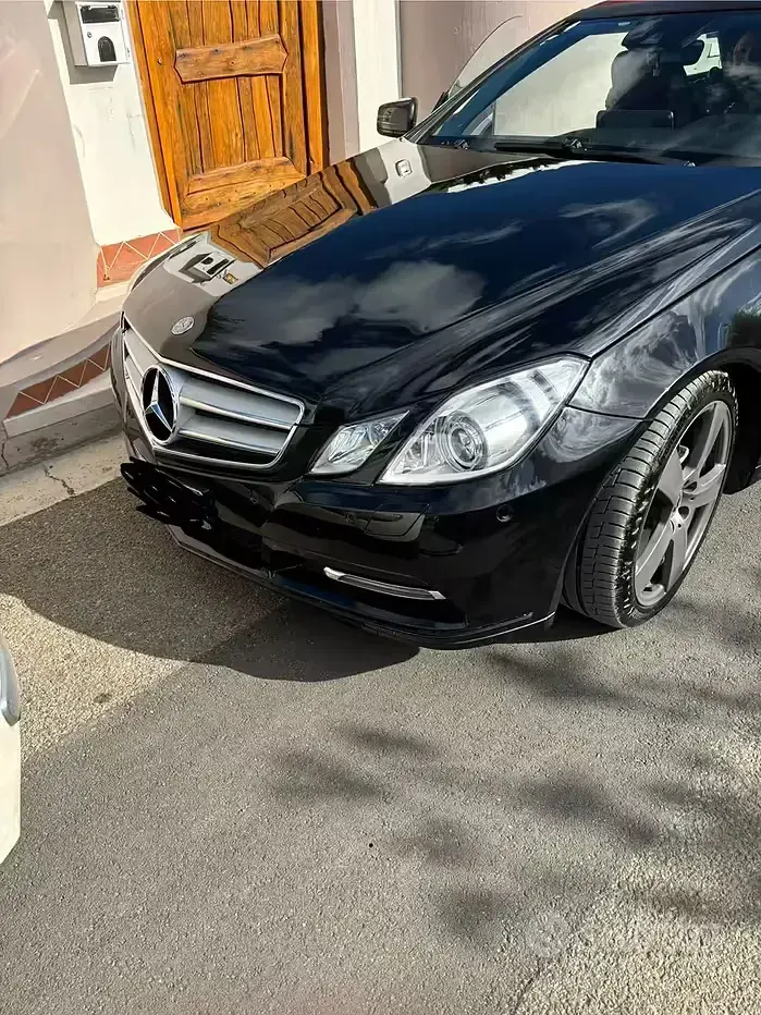 Usata Mercedes E220 170 CV (125 kW) 2011 Nero Cabrio