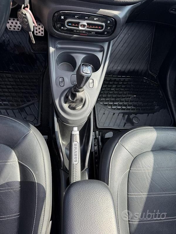 Usata Smart ForFour 90 CV (66 kW) 2016 Rosso Utilitaria