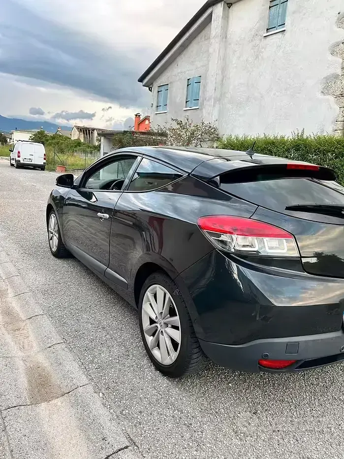 Usata Renault Mégane Coupé 110 CV (80 kW) 2009 Nero Coupé