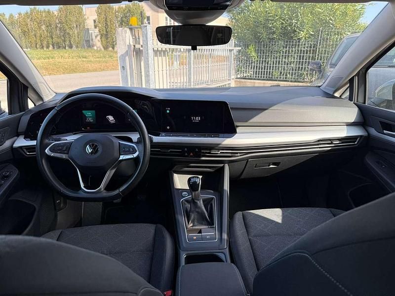 Usata VW Golf VIII Life 150 CV (110 kW) 2023 Grigio pastello Station wagon