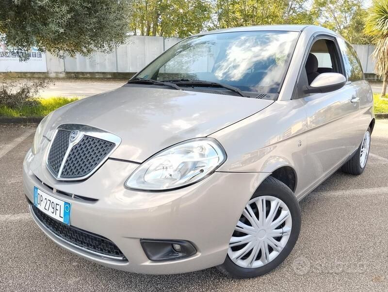 Usata Lancia Ypsilon 75 CV (55 kW) 2008 Beige Utilitaria