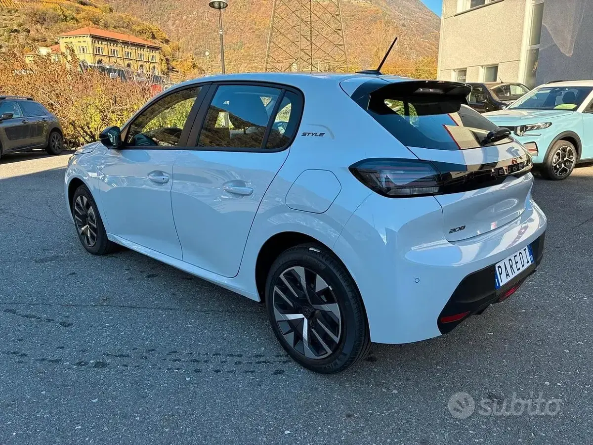 Nuova Peugeot 208 Style 101 CV (74 kW) 2026 Bianco Utilitaria