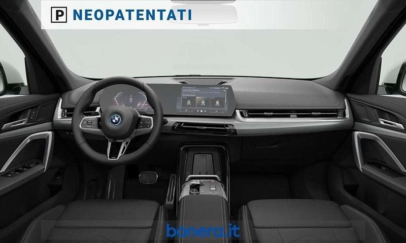 Nuova BMW iX1 M Sport 150 kW (204 CV) 2026 Alpin white pastello SUV