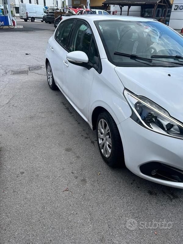 Usata Peugeot 208 82 CV (60 kW) 2016 Bianco Utilitaria