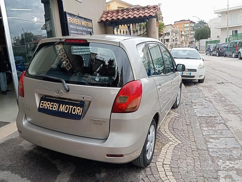 Usata Toyota Corolla 90 CV (66 kW) 2002 Grigio Berlina
