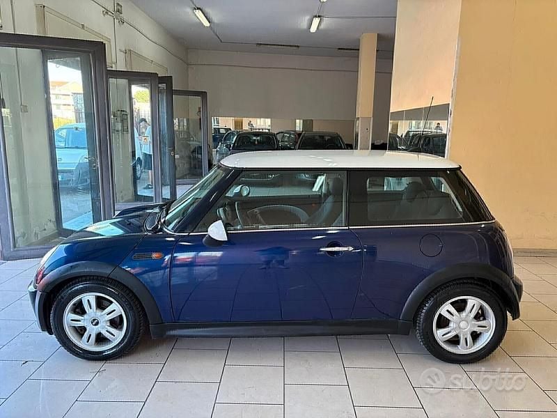 Usata Mini Cooper 115 CV (84 kW) 2004 Blu Utilitaria