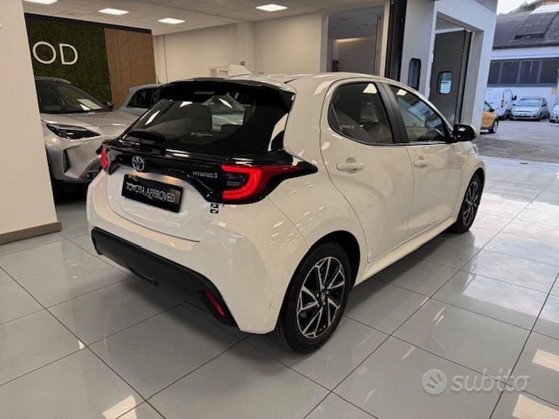 Usata Toyota Yaris Hybrid Trend 116 CV (85 kW) 2022 Bianco Berlina