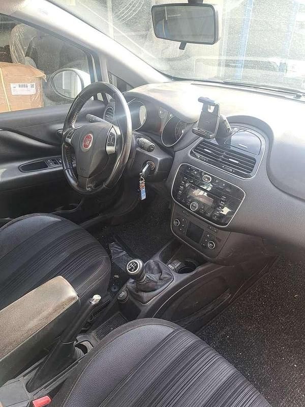 Usata Fiat Punto Classica 60 CV (44 kW) 2010 Bianco Utilitaria