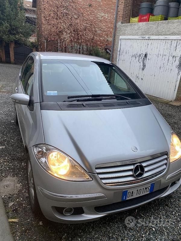 Usata Mercedes A180 Avantgarde 109 CV (80 kW) 2004 Grigio Berlina