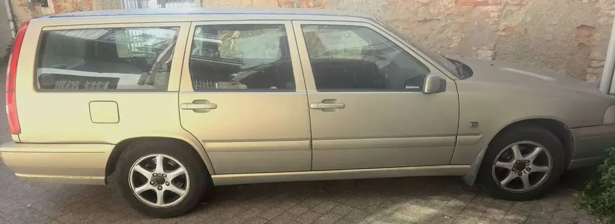 Usata Volvo V70 126 CV (92 kW) 1999 Giallo Station wagon